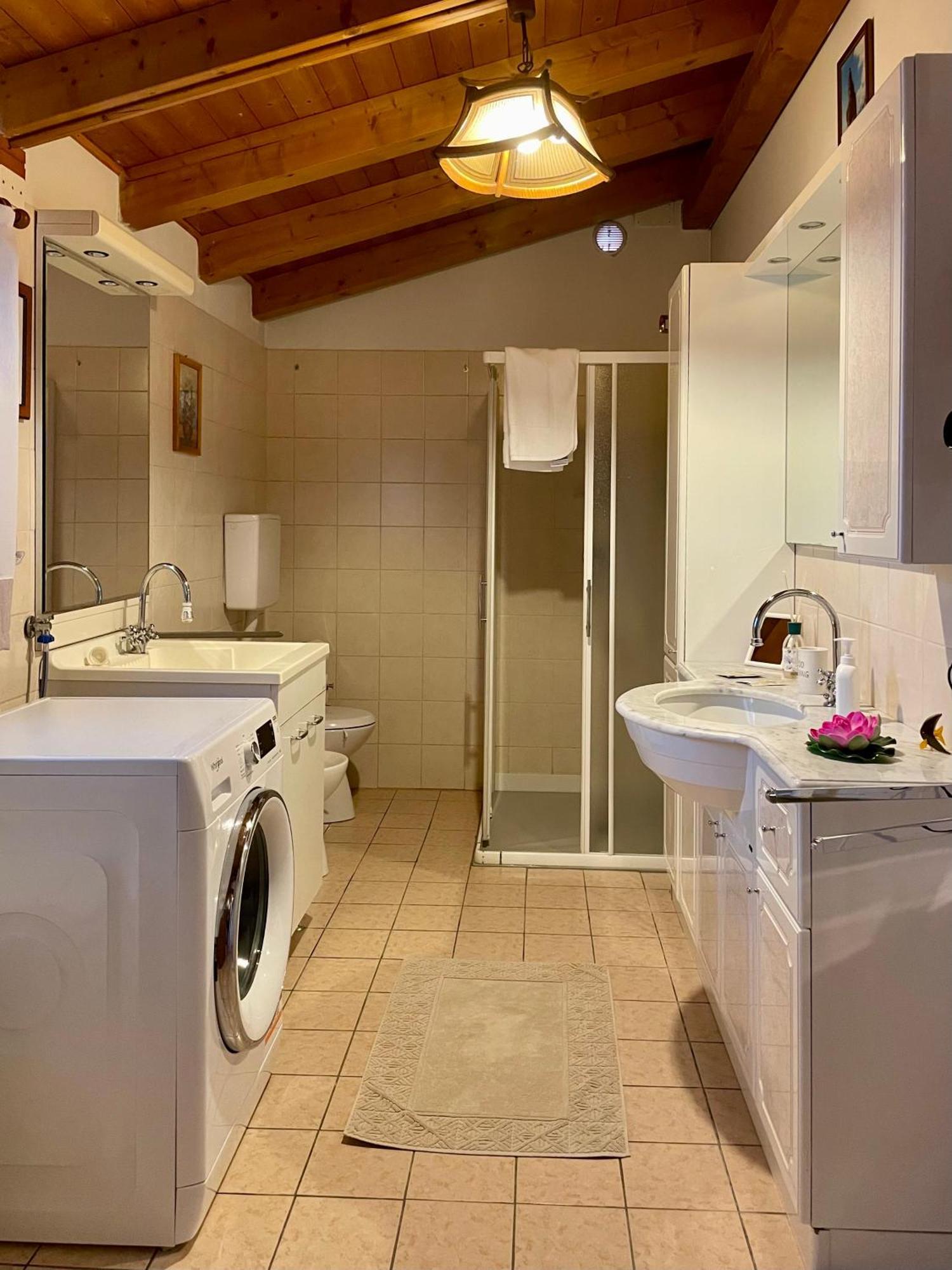 A Casa Di Amici Villa Vidor Luaran gambar